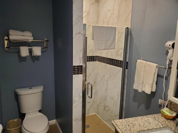 Ocean Surf Inn & Suites image 115