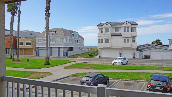 Ocean Surf Inn & Suites image 41