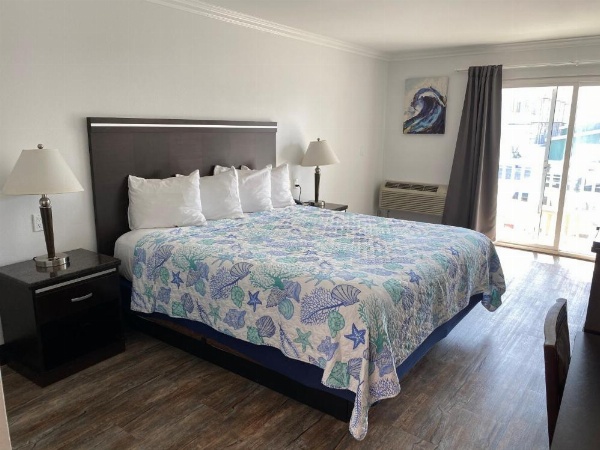 Ocean Surf Inn & Suites image 43