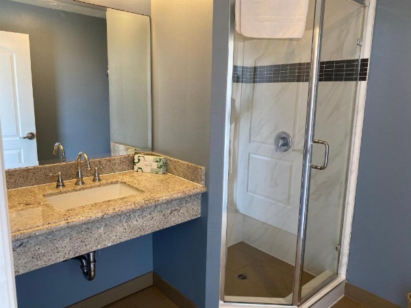 Ocean Surf Inn & Suites image 60