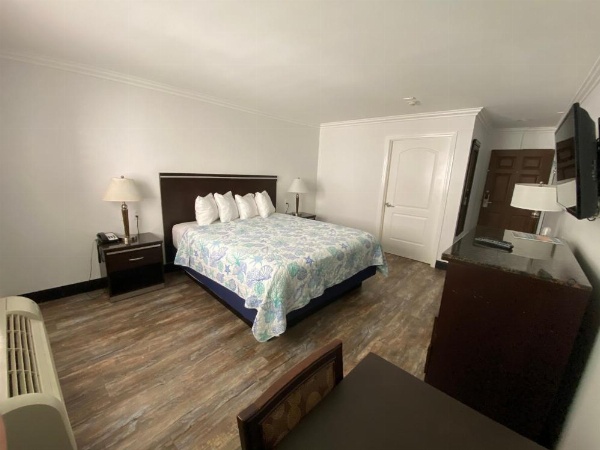 Ocean Surf Inn & Suites image 82