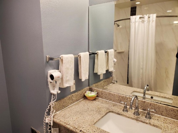 Ocean Surf Inn & Suites image 87